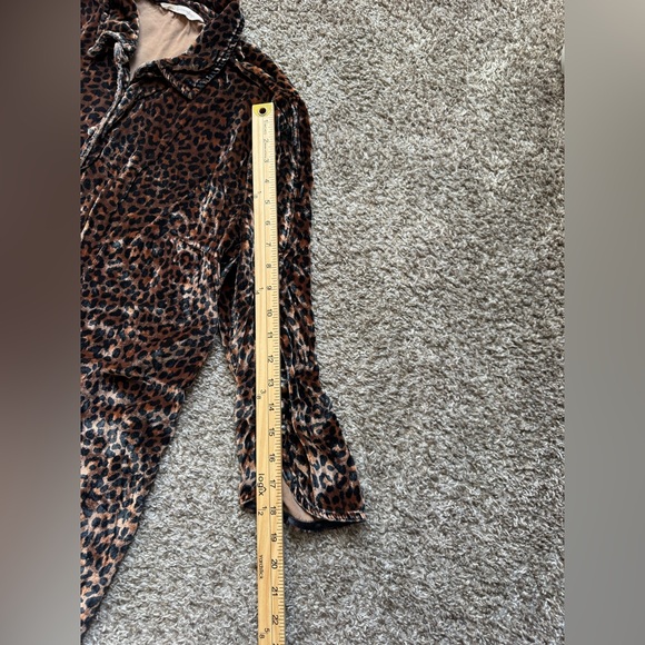 SOFT SURROUNDINGS Icon Silk Velvet Poets Tunic Top. Color: Natural Animal - Picture 9 of 11